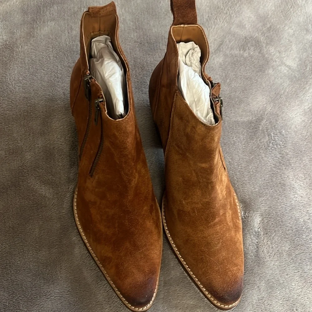 VERY VOLATILE BANDIT SUEDE ANKLE BOOT IN TAN‎